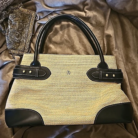 $799 RETAIL designer new vintage handbag - Picture 5 of 9